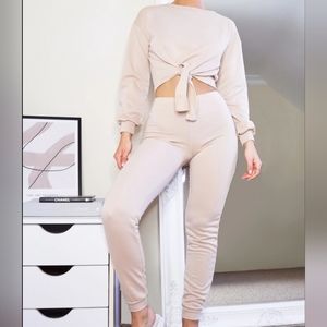 Pretty Little Thing - Stone Tie Front Sweater & Jogger Set